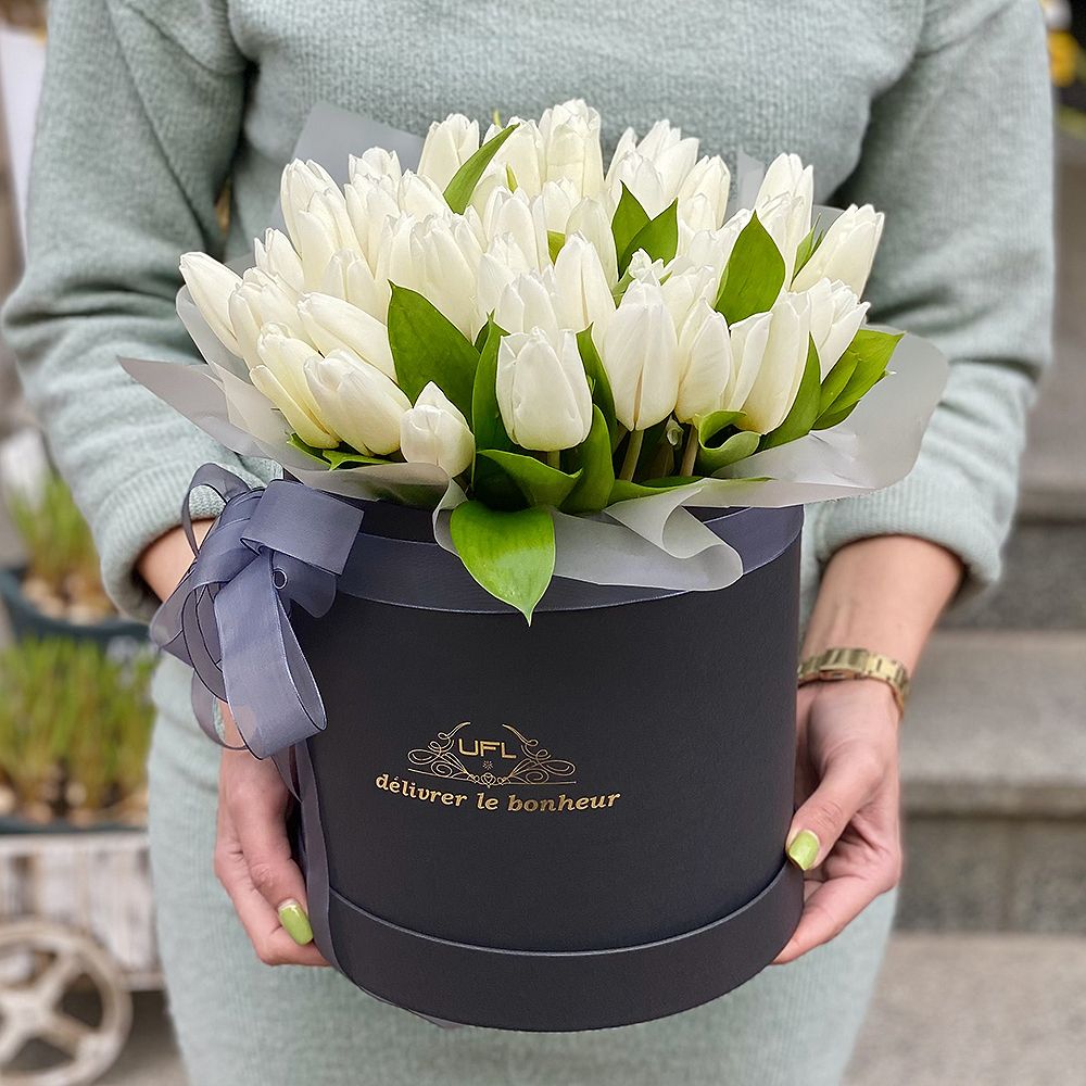 Bouquet White tulips in a box