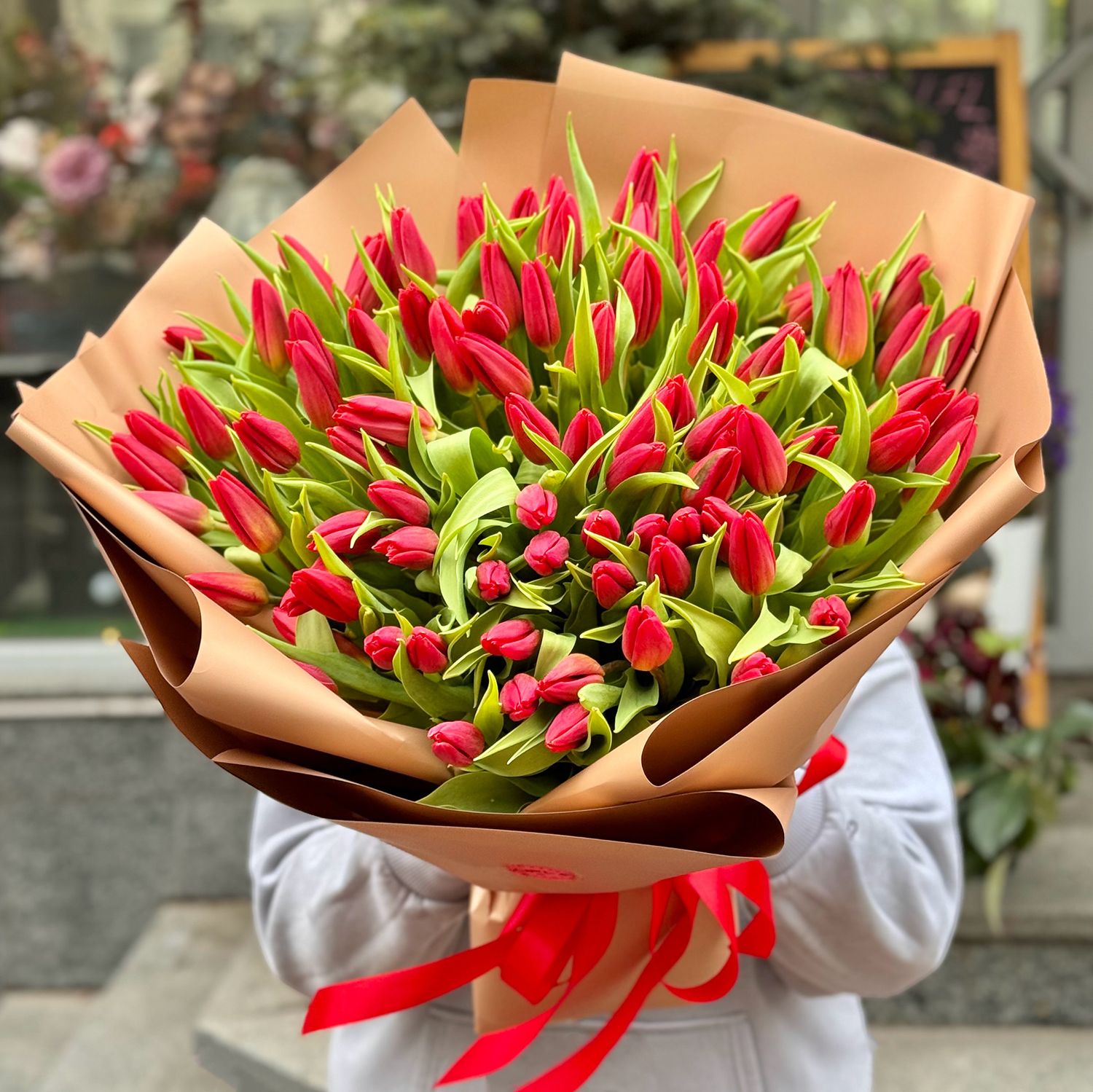 Bouquet 101 red tulips