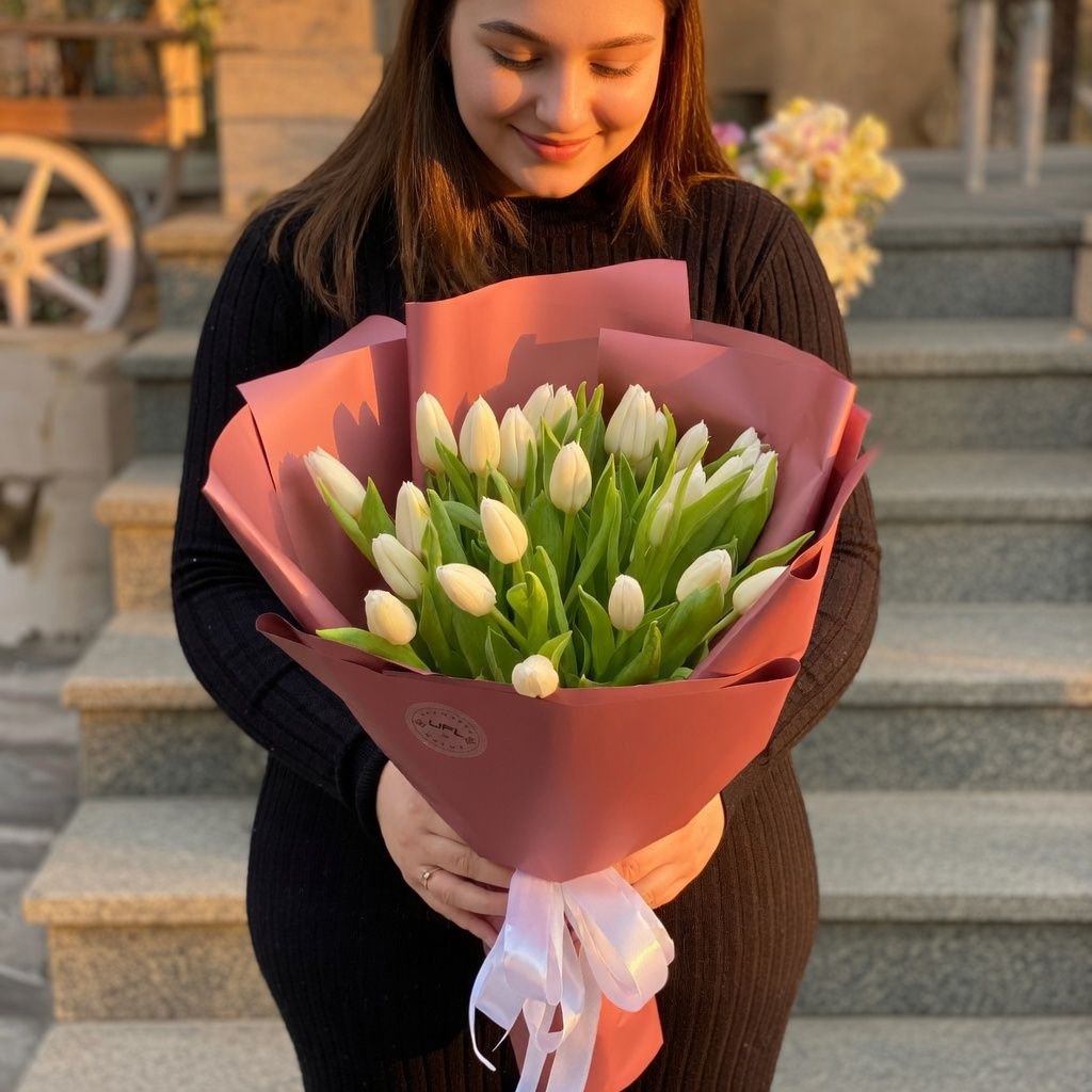 Bouquet 25 white tulips