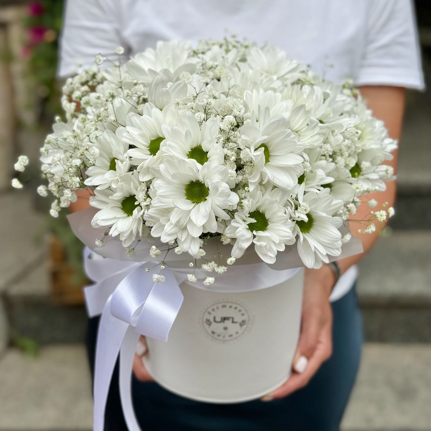 Bouquet White chrysanthemum in a box