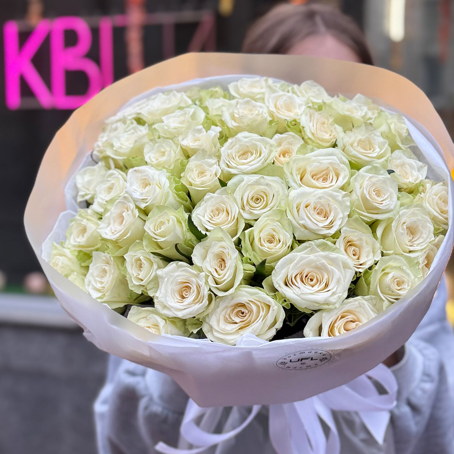 Bouquet 51 white roses Kenia