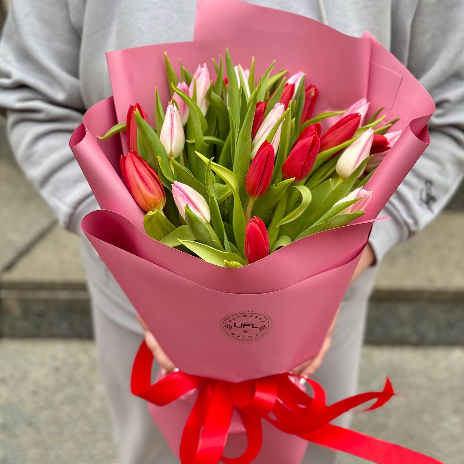 Bouquet 25 red and pink tulips