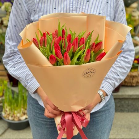 Bouquet 25 red tulips