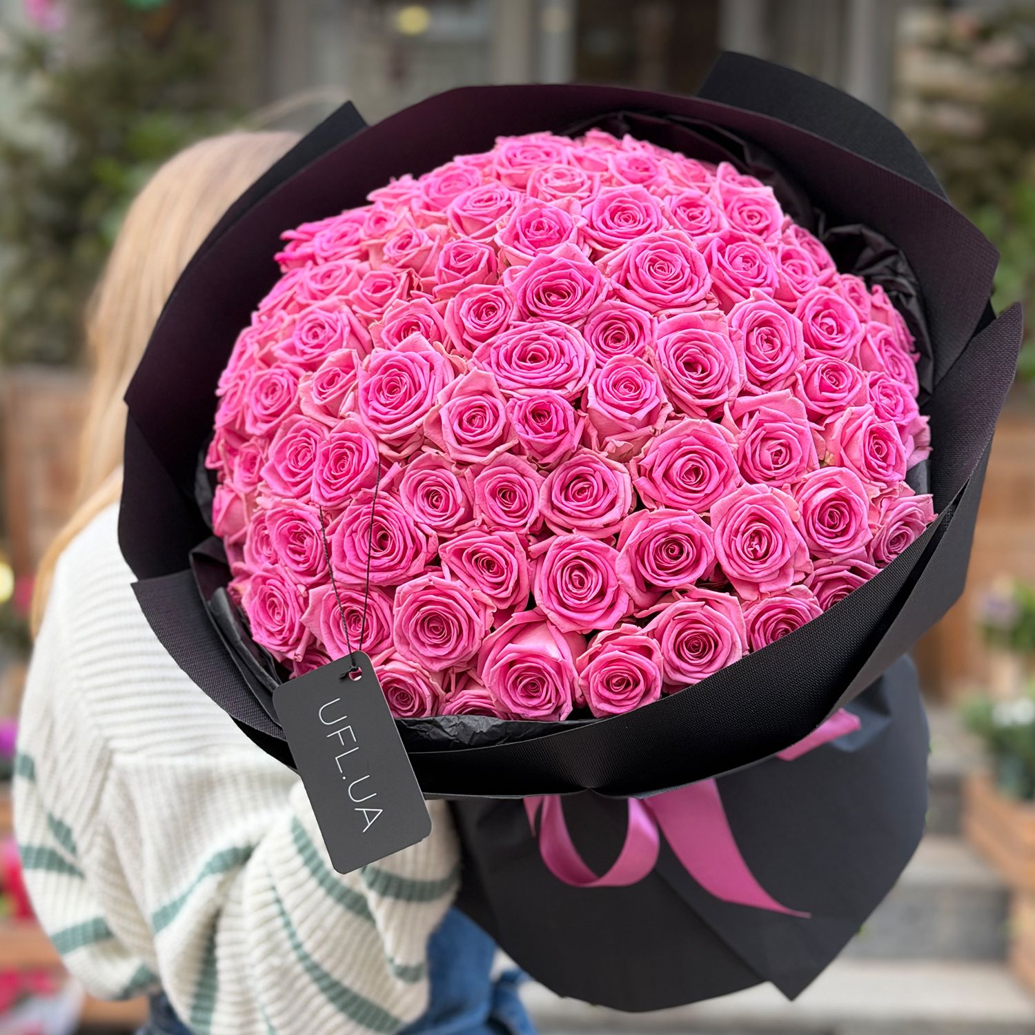 pink rose (101 pcs.), packaging, ribbon