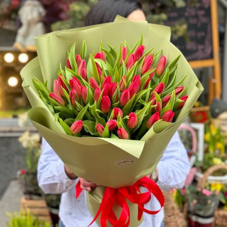 Bouquet 51 red tulips