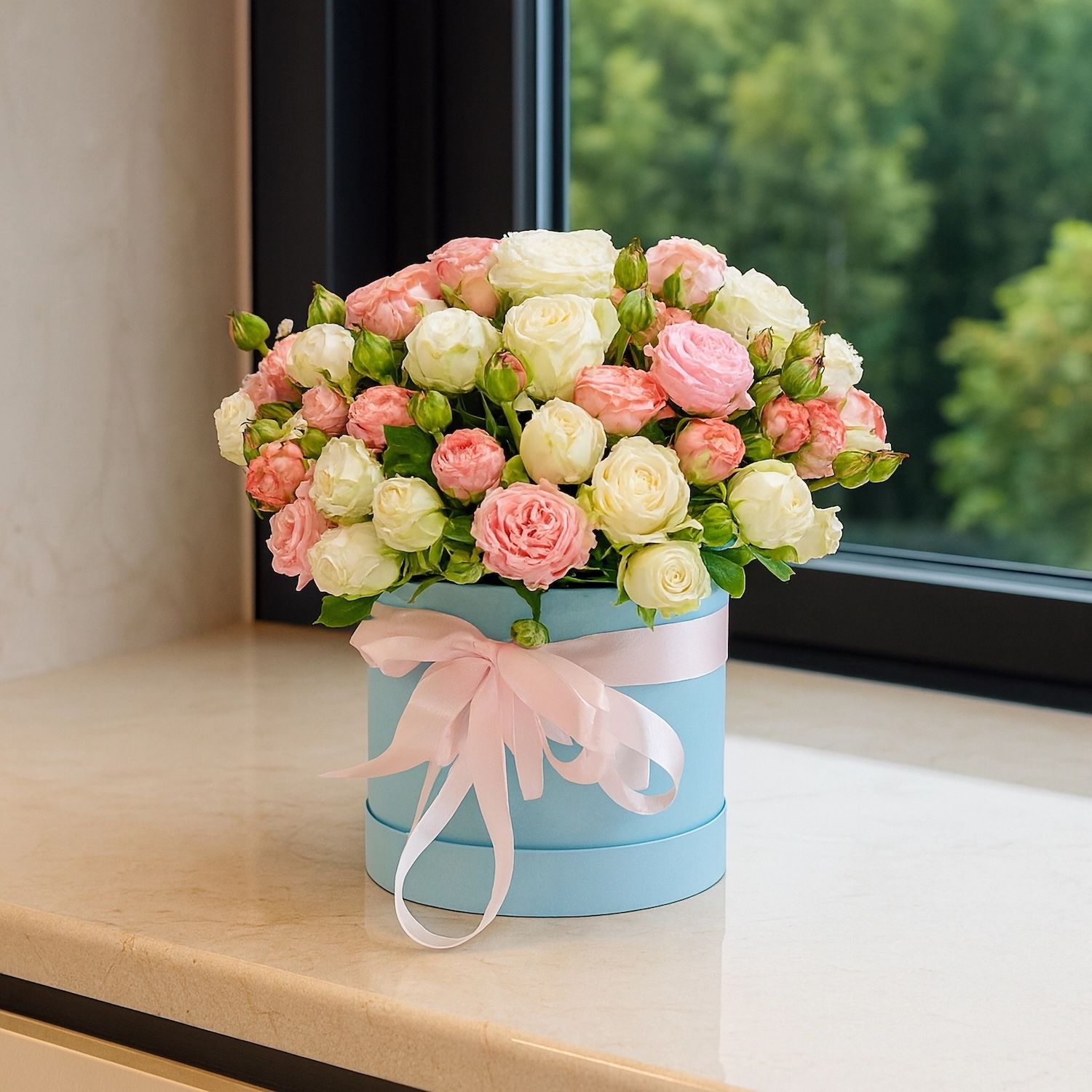 white spray rose, pink spray roses, round box s 15x16cm, oasis, packaging, ribbon